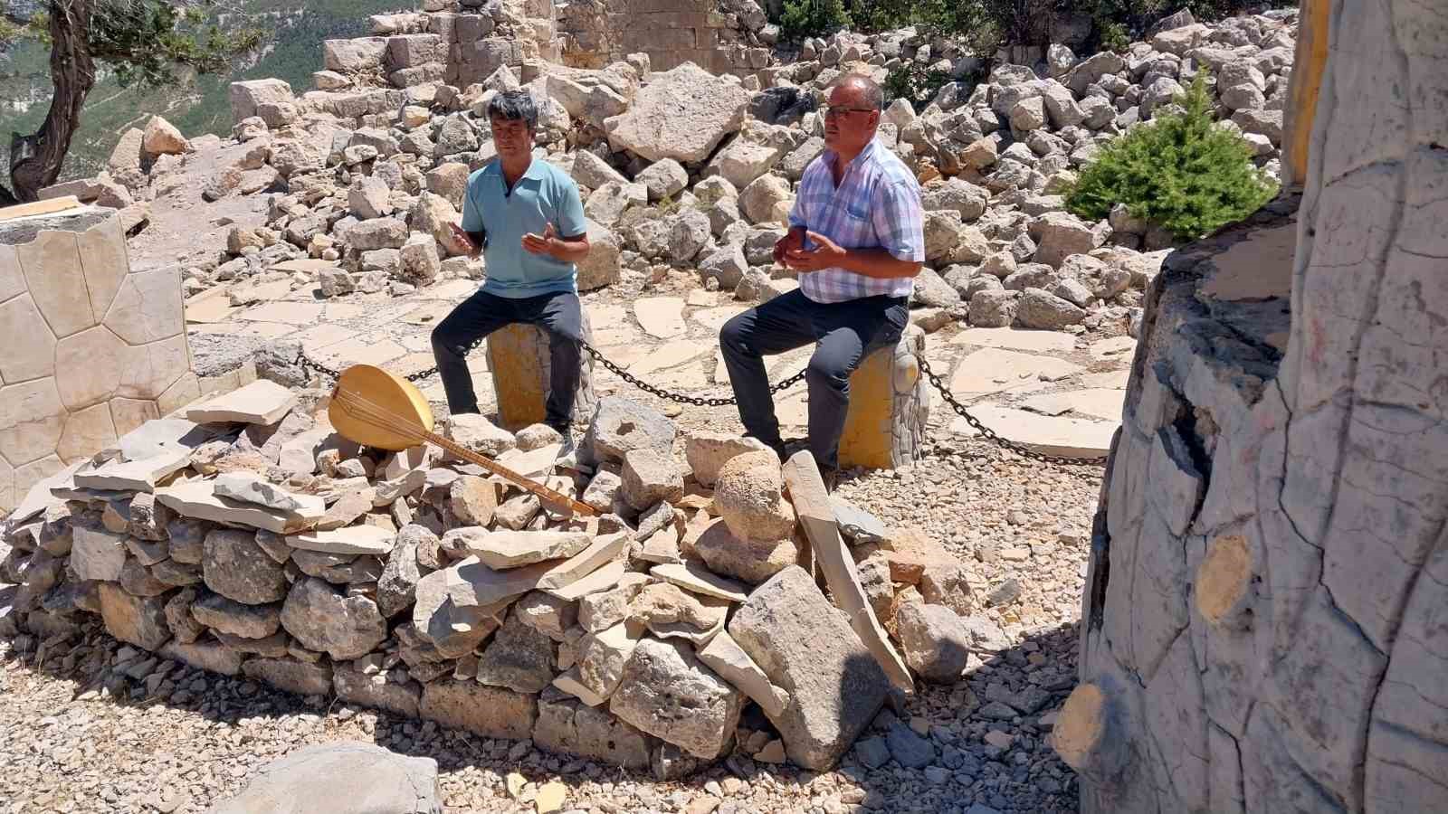 Karacaoğlan’ın anıt mezarı bakım bekliyor