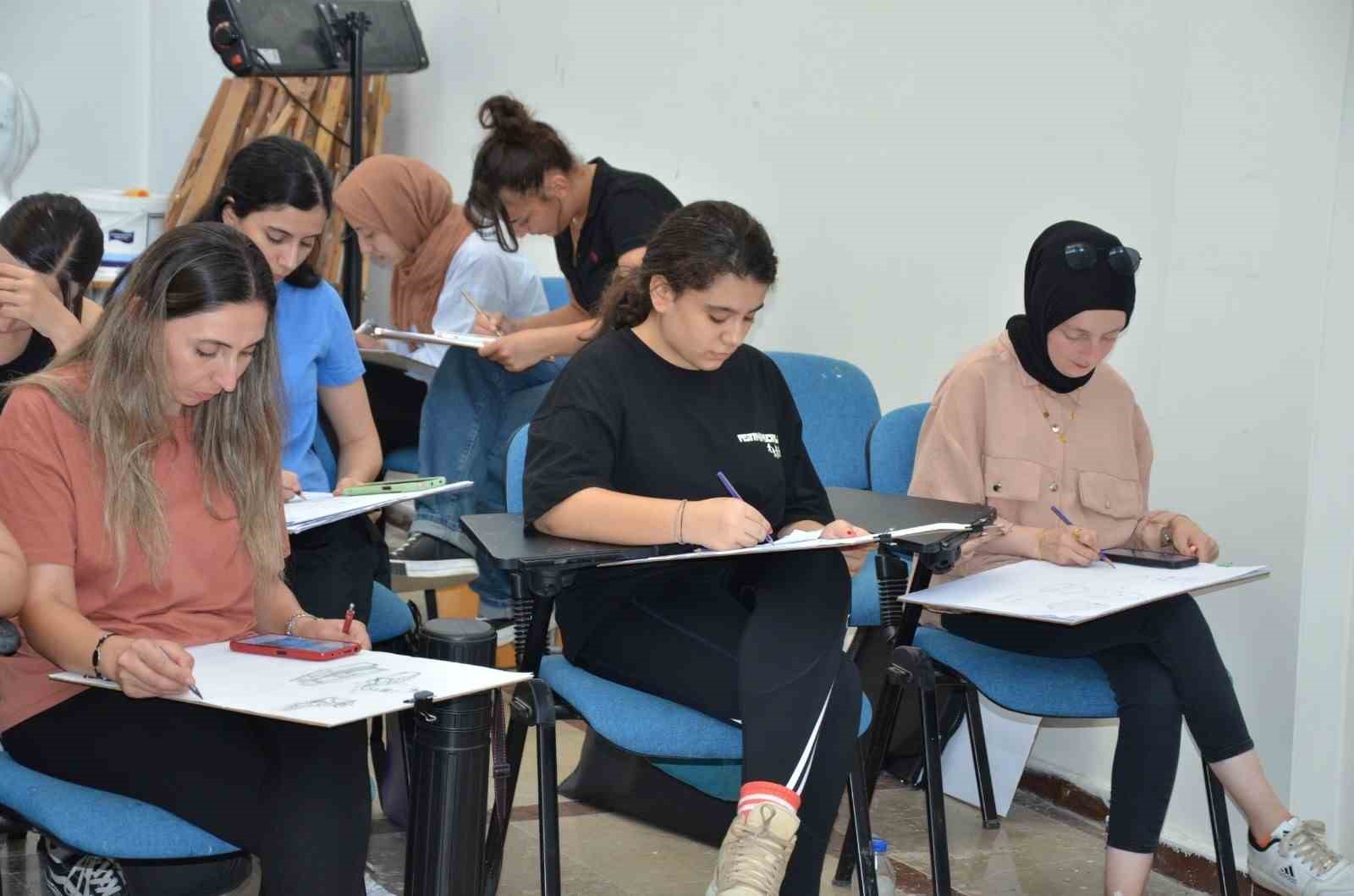 Diyarbakır’da öğrenciler yetenek sınavlarına ücretsiz hazırlanıyor