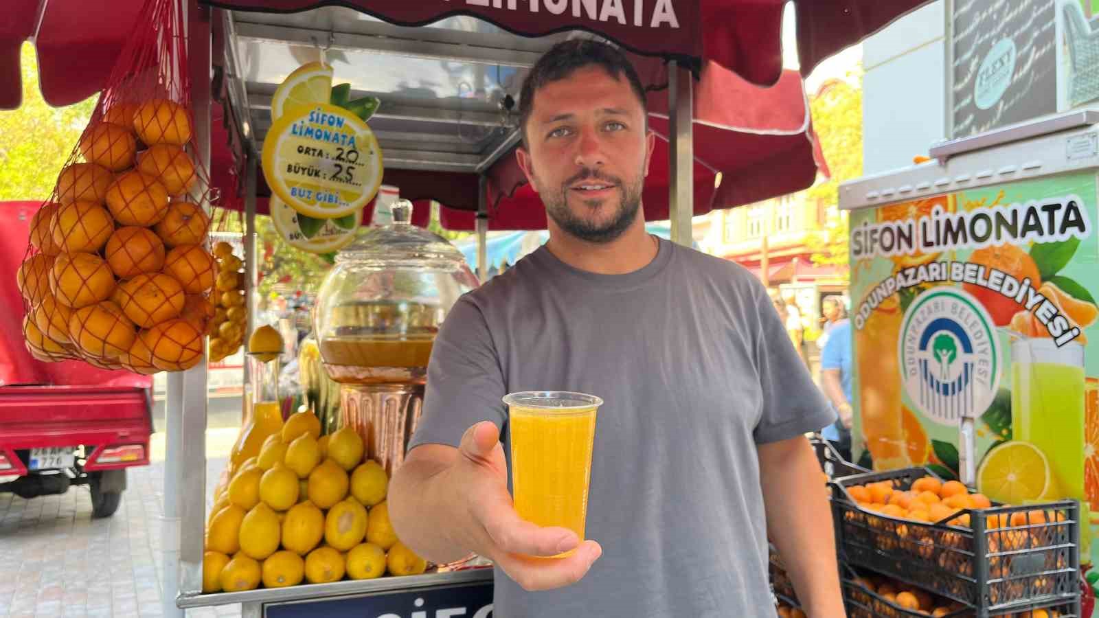 Yerli ve yabancı turistler sifon limonataya yoğun ilgi gösteriyor