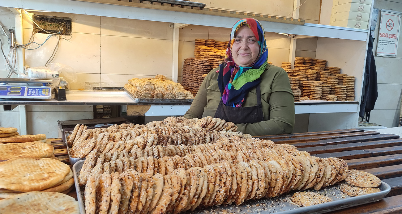 Hacer Usta, 13 yıldır taş ocağının başında çörek ve simit pişiriyor