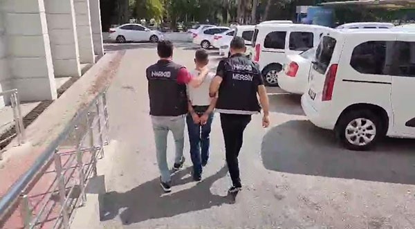 Mersin polisi 7 suçtan 30 yıl 6 ay hapis cezası alan şahsı yakaladı