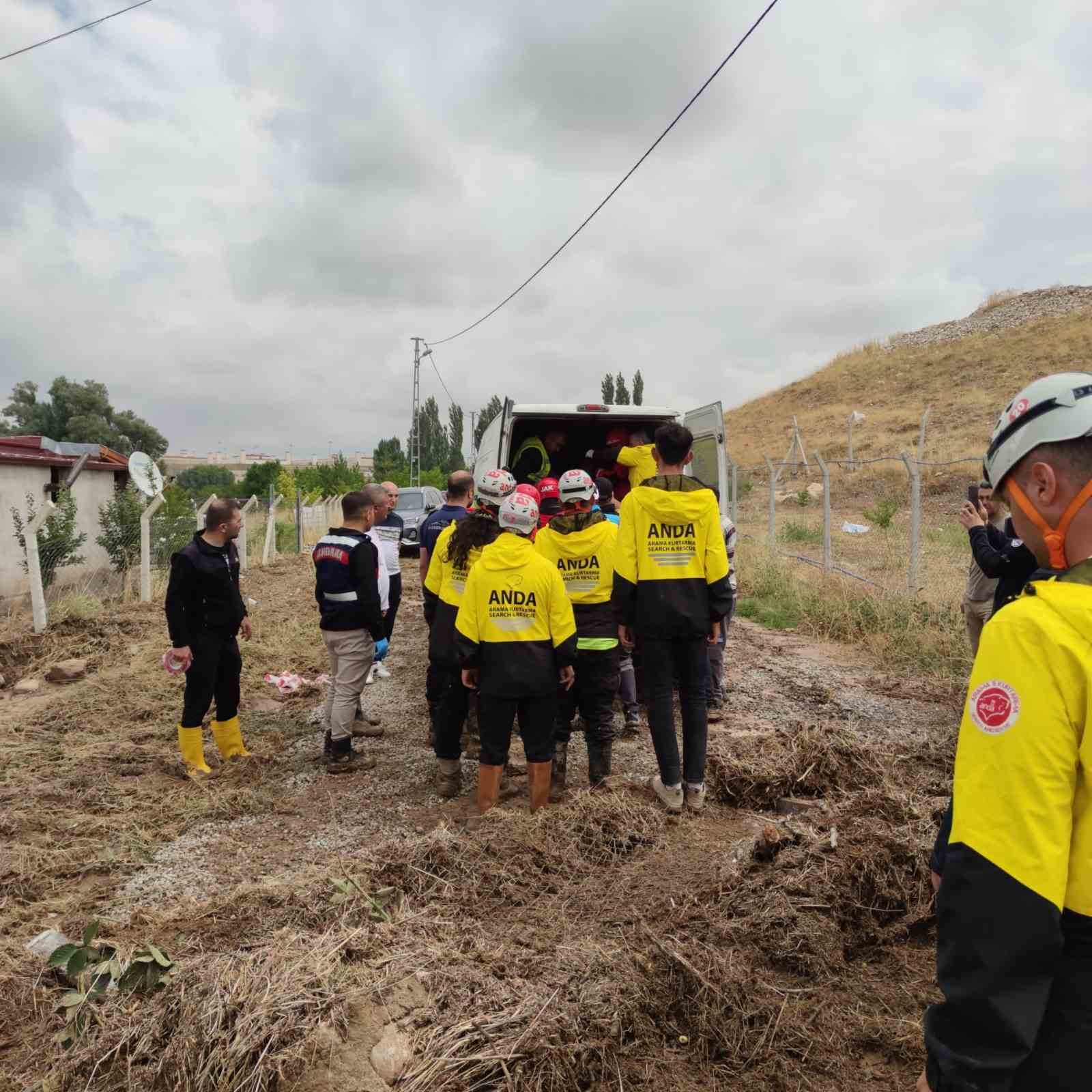 Kayseri’de sele kapılan kişinin cansız bedenine Anda Trabzon ekibi ulaştı