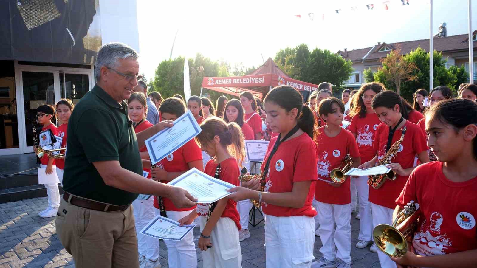 Kemer’de kursiyerler sertifikalarını aldı