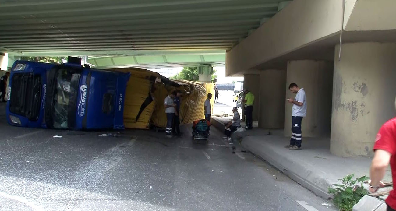 Bakırköy’de alt geçide çarpan tır İETT otobüsünün üzerine devrildi 8 yaralı