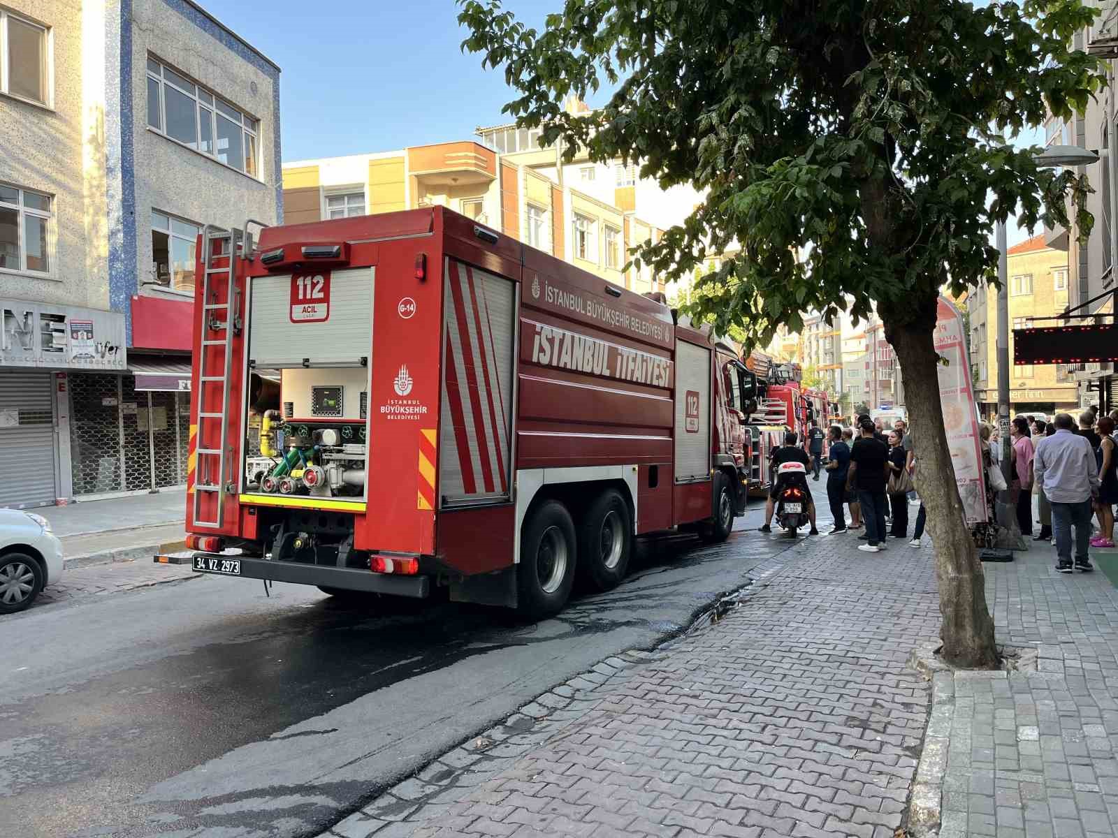 Avcılar’da klima ünitesi patlayan daire kullanılamaz hale geldi