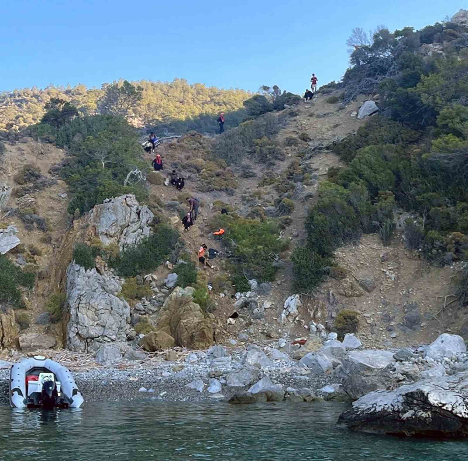 Datça koylarında 25 düzensiz göçmen yakalandı