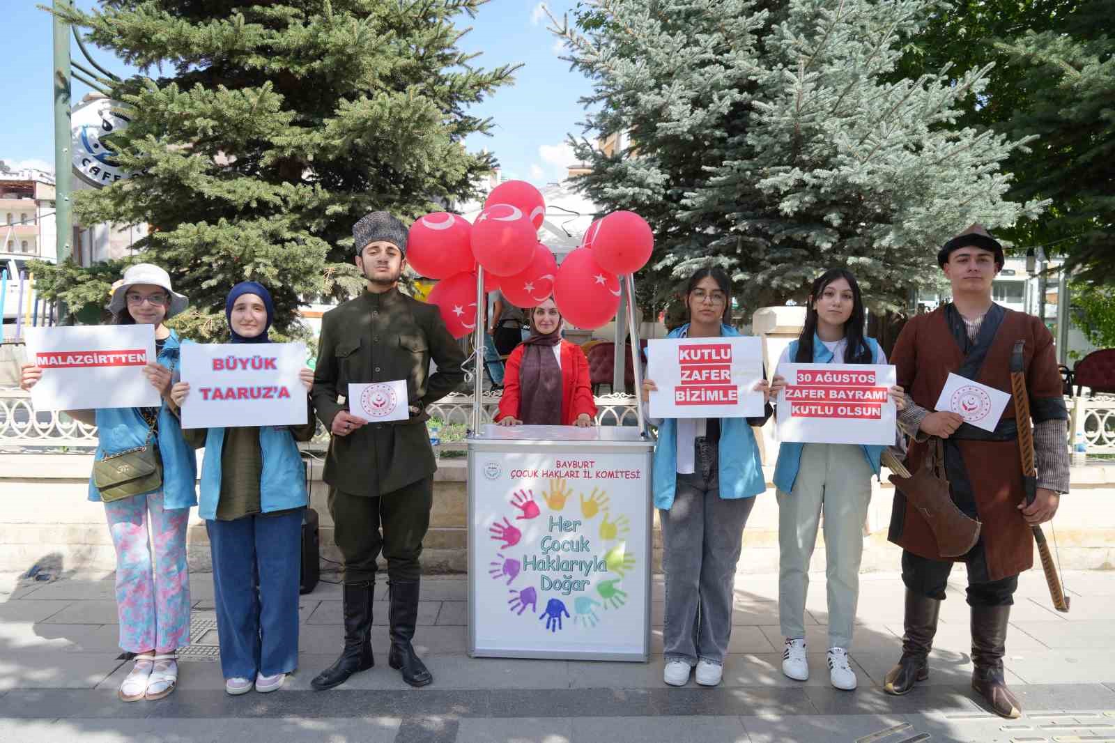 Bayburt Çocuk Hakları İl Komitesi üyesi çocuklardan 30 Ağustos Zafer Bayramı farkındalık etkinliği