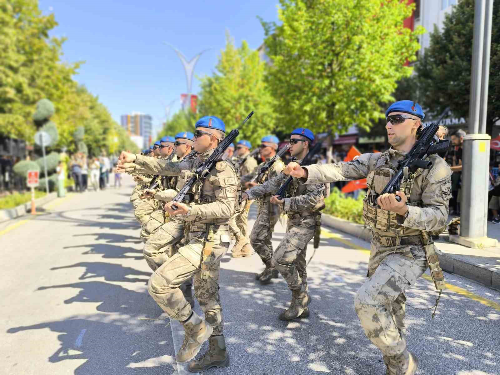 30 Ağustos Zafer Bayramı kutlamalarında Jandarma gösterisi beğeni topladı