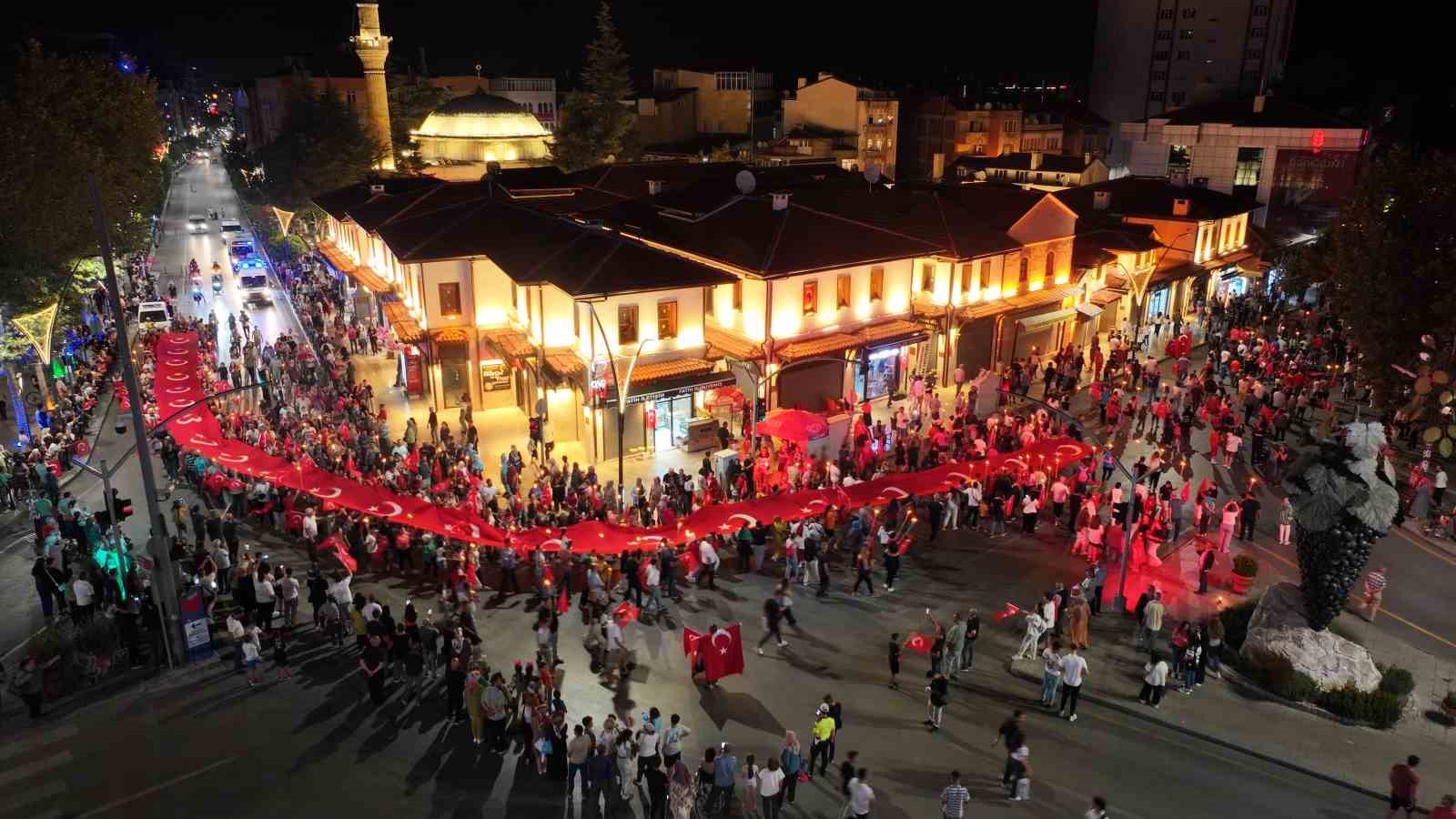 Ispartalılar, Zafer Bayramı’nın 102’nci yılında tek yürek oldu