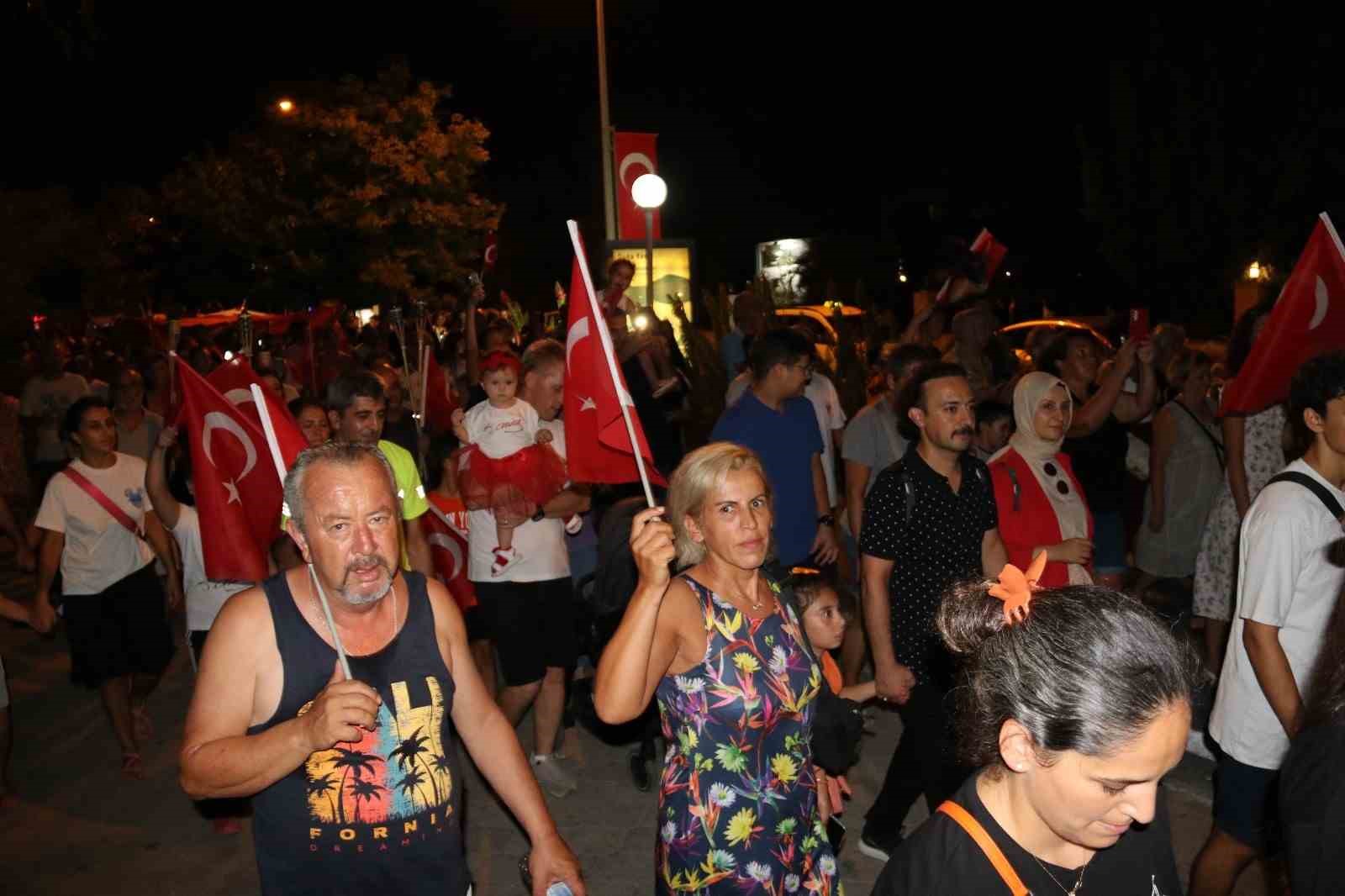 Fethiye’de Zafer Alayı coşkulu geçti