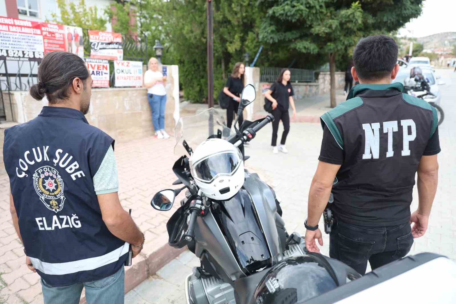 Polis ekipleri okul önlerinde göz açtırmıyor