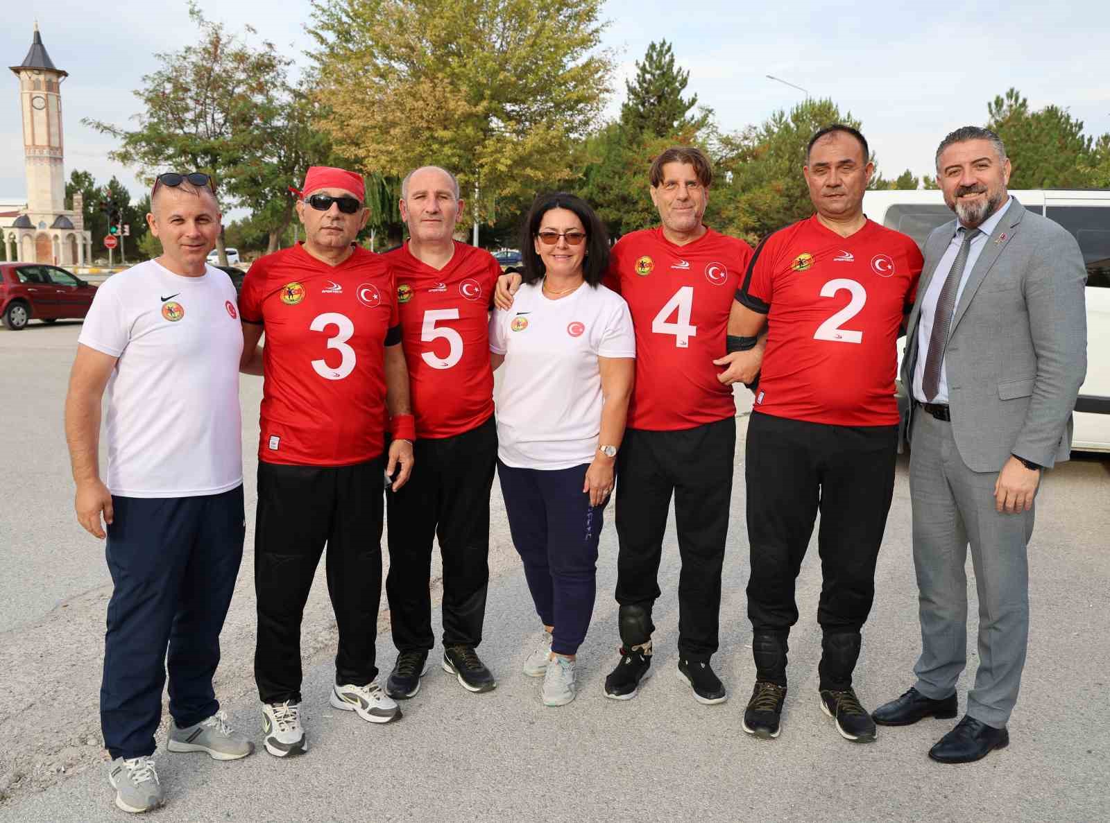 Vatan uğruna gözlerinden oldu, spor ile hayata tutundu