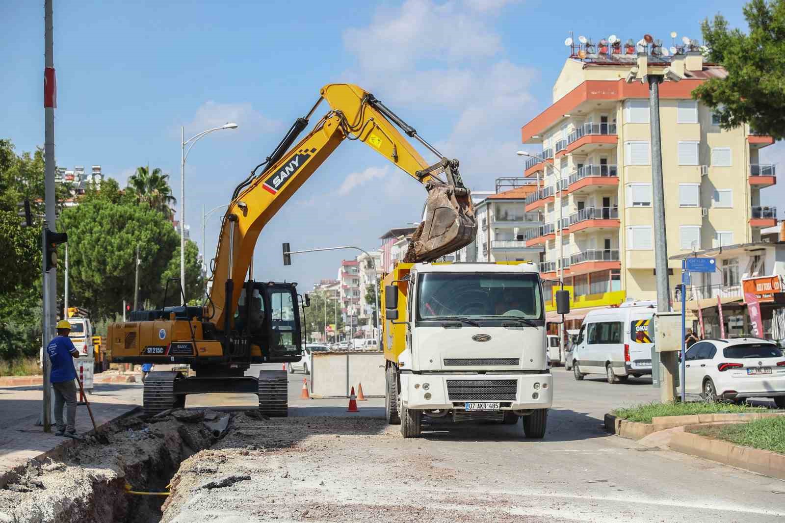 Yeniköy’de eskiyen içme suyu hattı yenileniyor