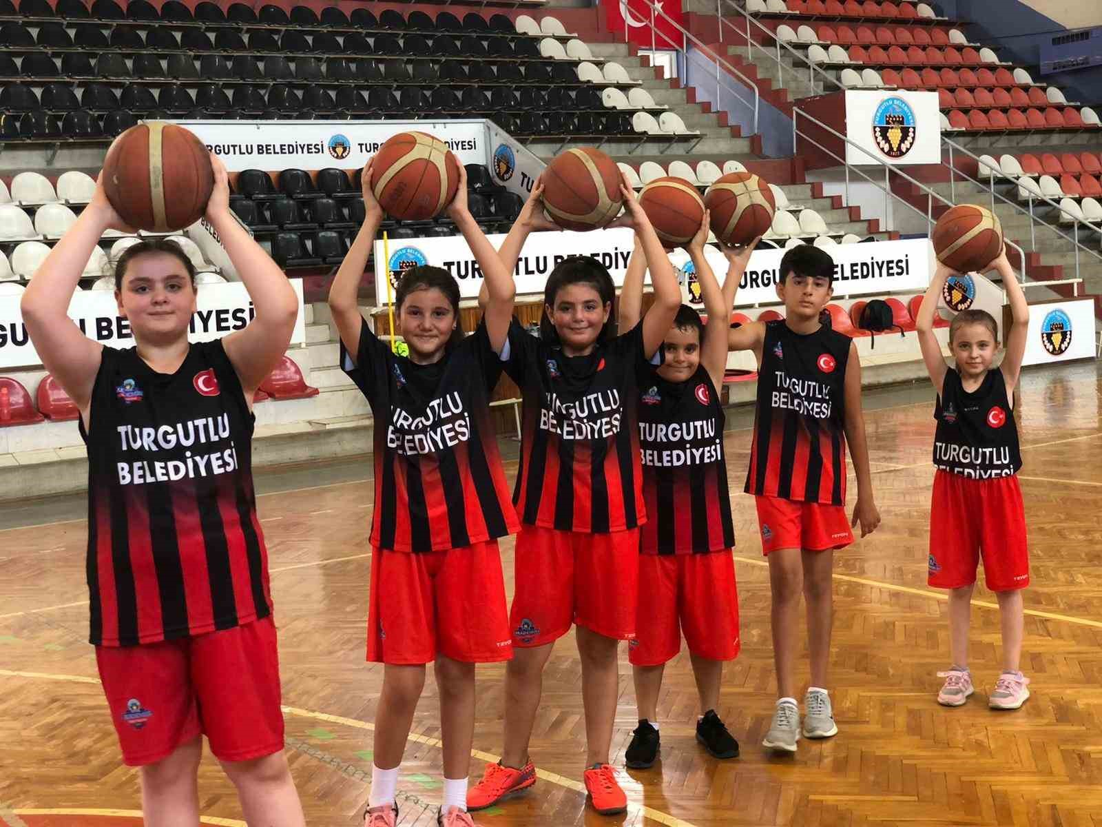 Turgutlu Belediyesi basketbol kurs kayıtları devam ediyor