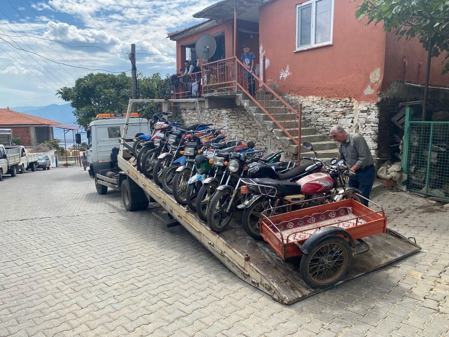 Alaşehir’de 14 tescilsiz motosiklet ele geçirildi