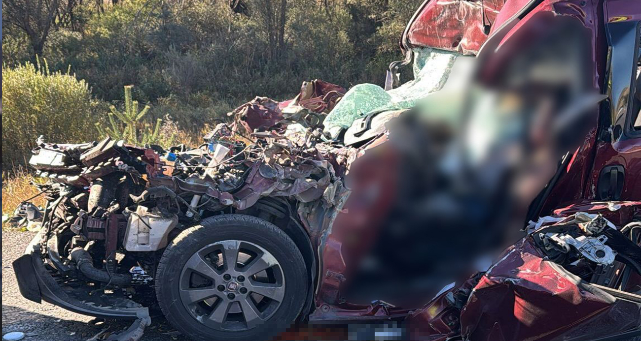 Erzincan’da Fiat marka otomobil tıra çarptı: 3 ölü, 2 ağır yaralı