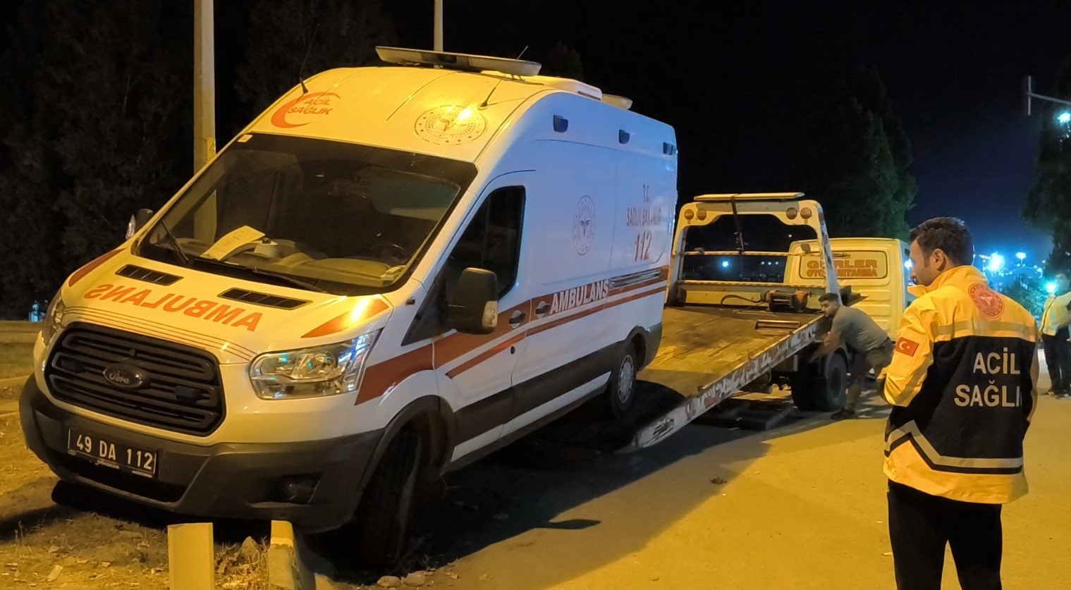 Muş’ta ambulans kaza yaptı: 2 yaralı