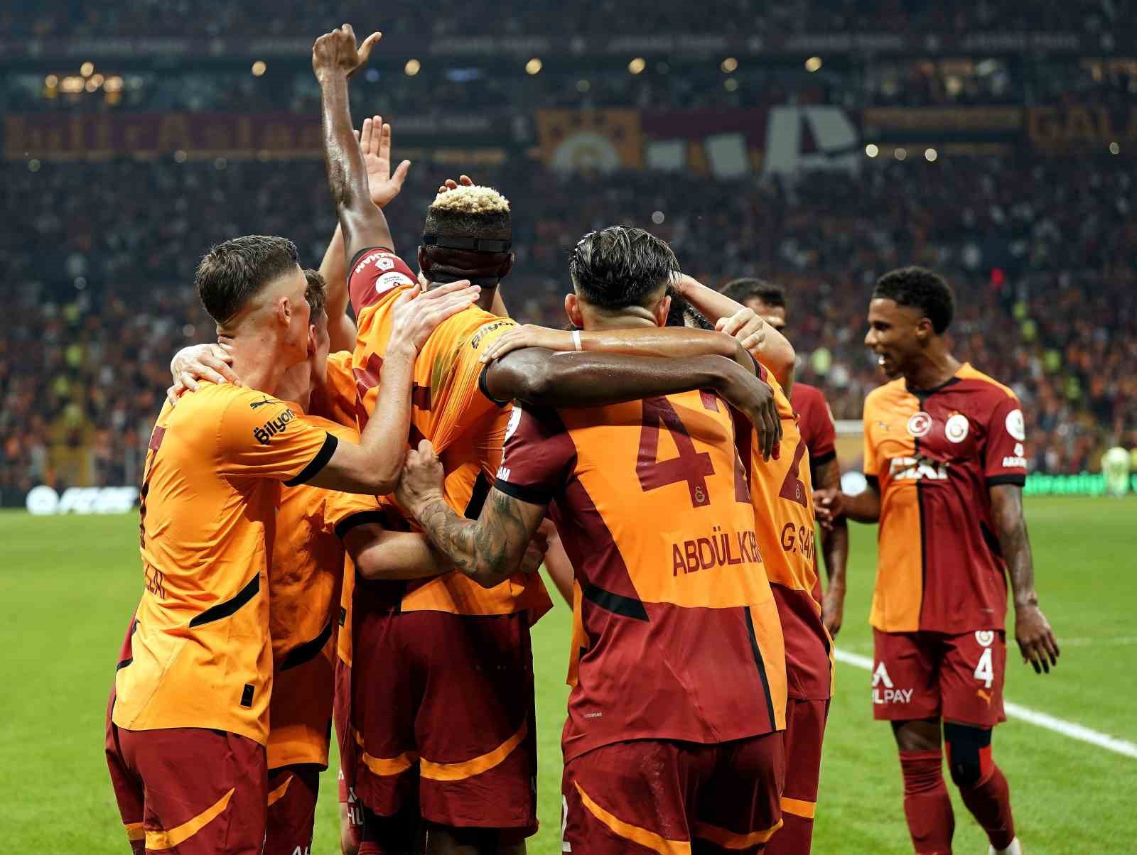 Trendyol Süper Lig: Galatasaray: 3 - Kasımpaşa: 1 (İlk yarı)