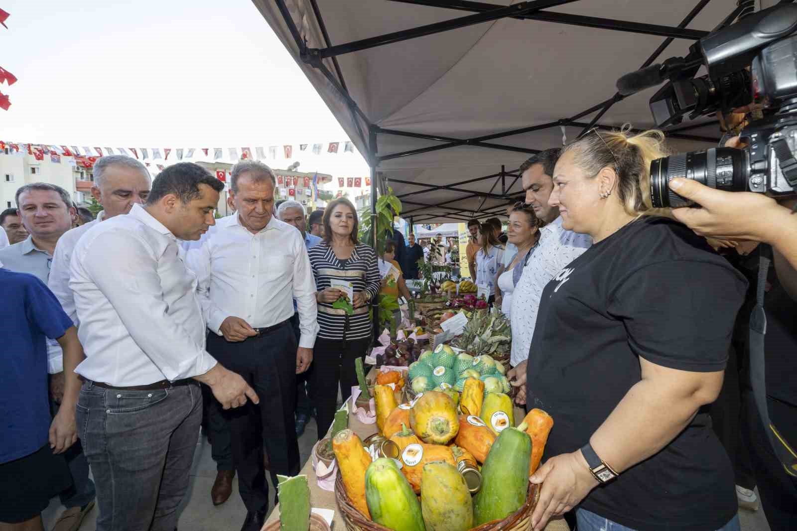 Başkan Seçer, ’Tropikal Meyve Şenliği’ne katıldı