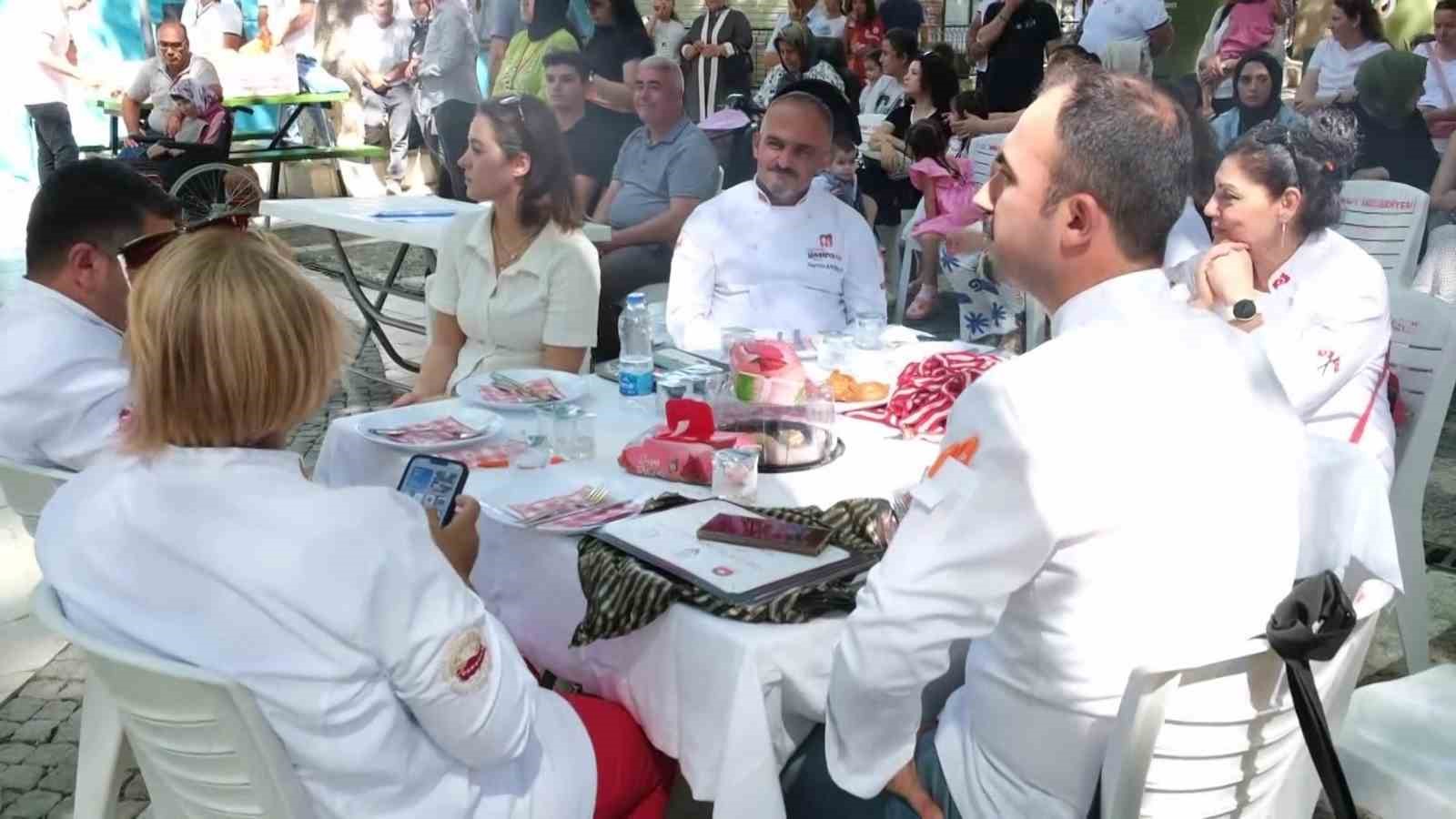 Mersin’de zeytinyağı yemek yarışması düzenlendi