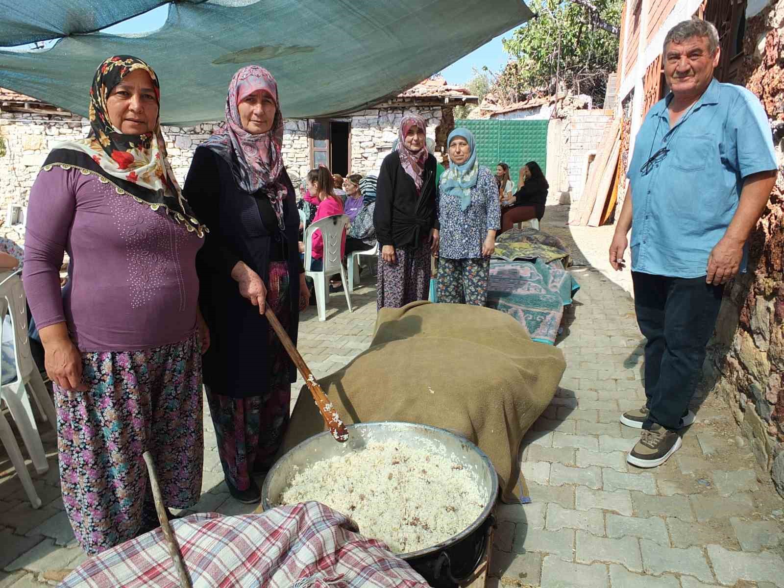 Balıkesir’de çifti hayrı yüzlerce vatandaşı buluşturdu