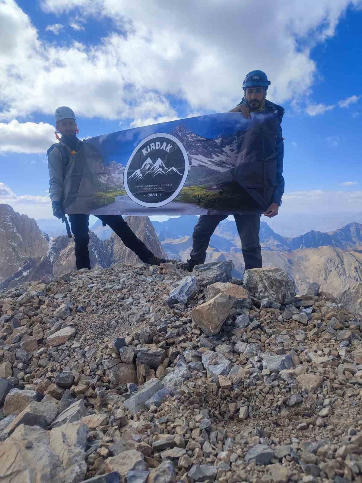 KIRDAK üyelerinden Cilo Dağı’na zirve tırmanışı