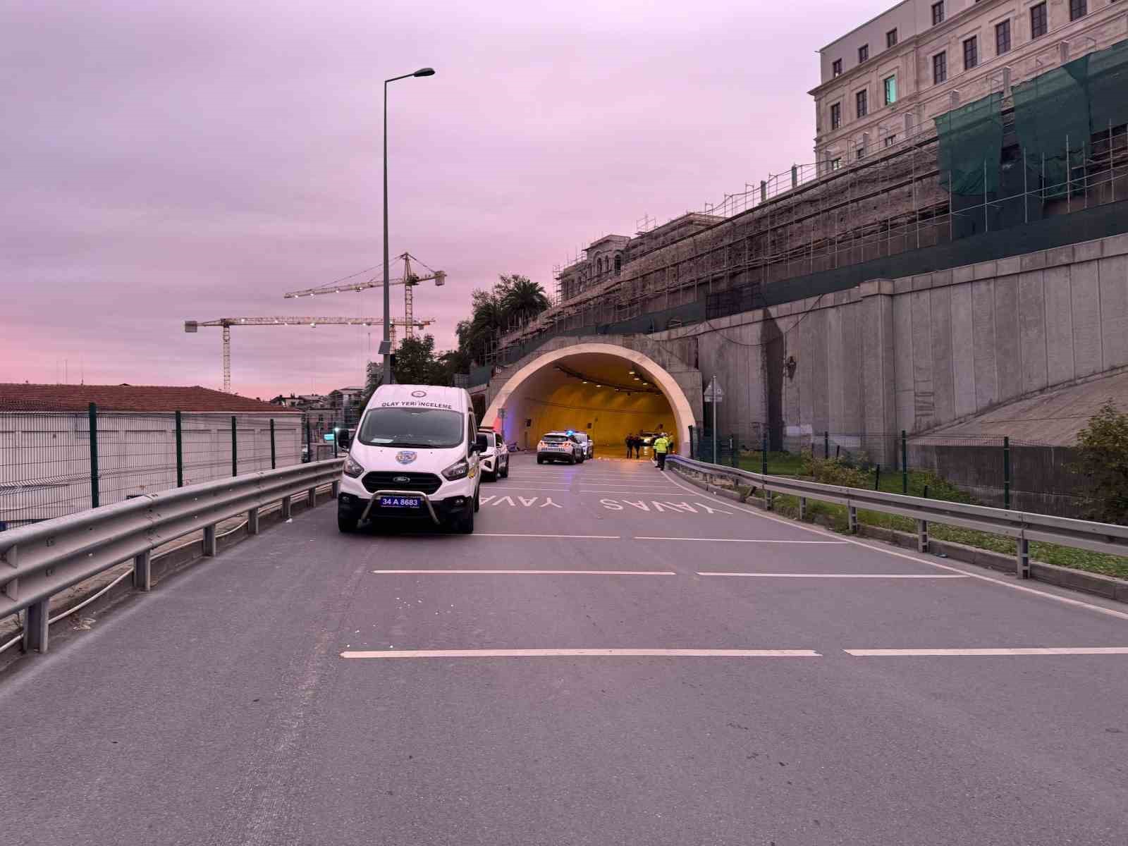 Beyoğlu’nda motosikletli Yunus ekibi kaza yaptı: 2 yaralı