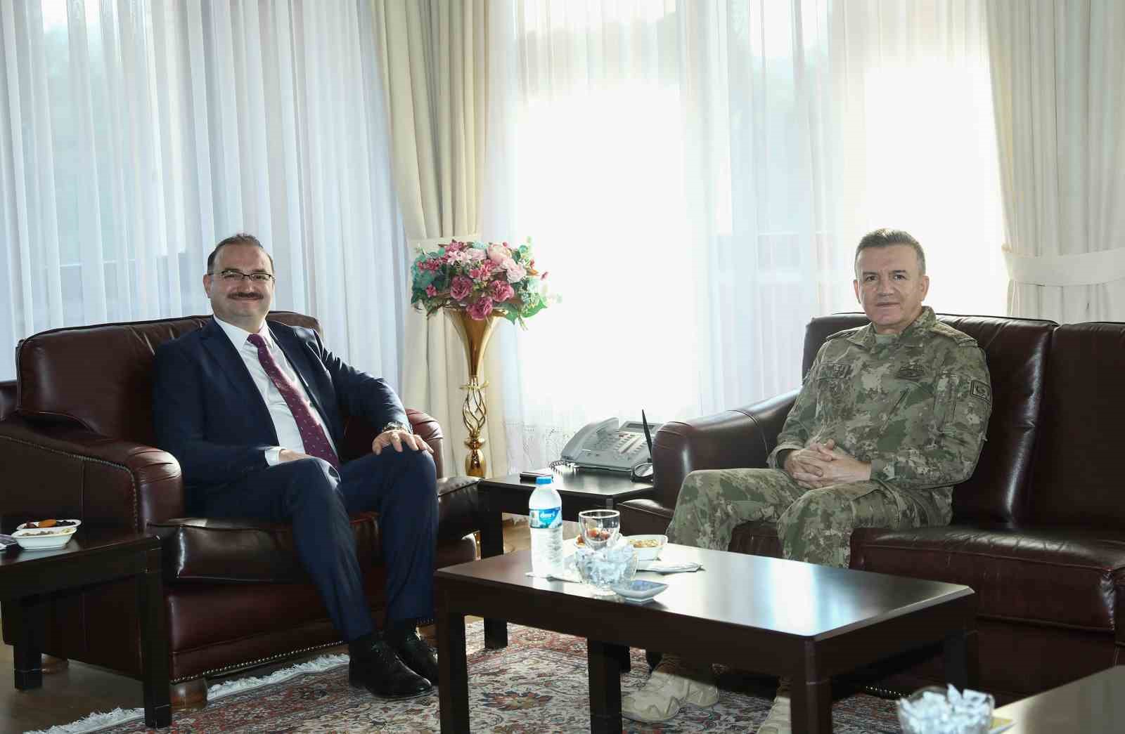 Tümgeneral Altuğ’dan Rektör Hacımüftüoğlu’na iade-i ziyaret