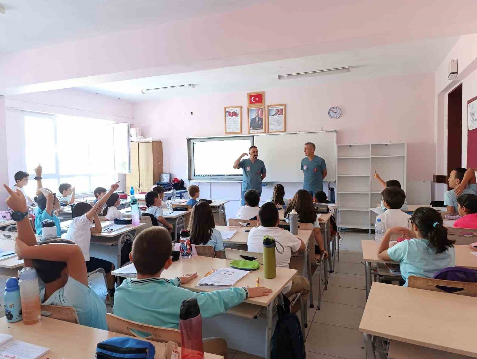 Sökeli öğrenciler hayvan hakları konusunda bilgilendirildi