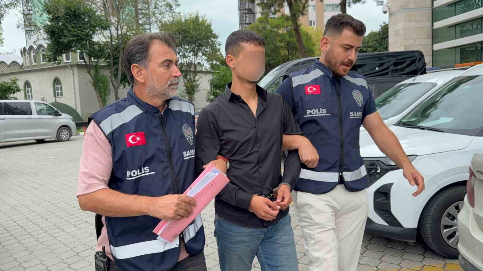 suphe-uzerine-durdurulan-sahsin-uzerinden-ruhsatsiz-tabanca-cikti