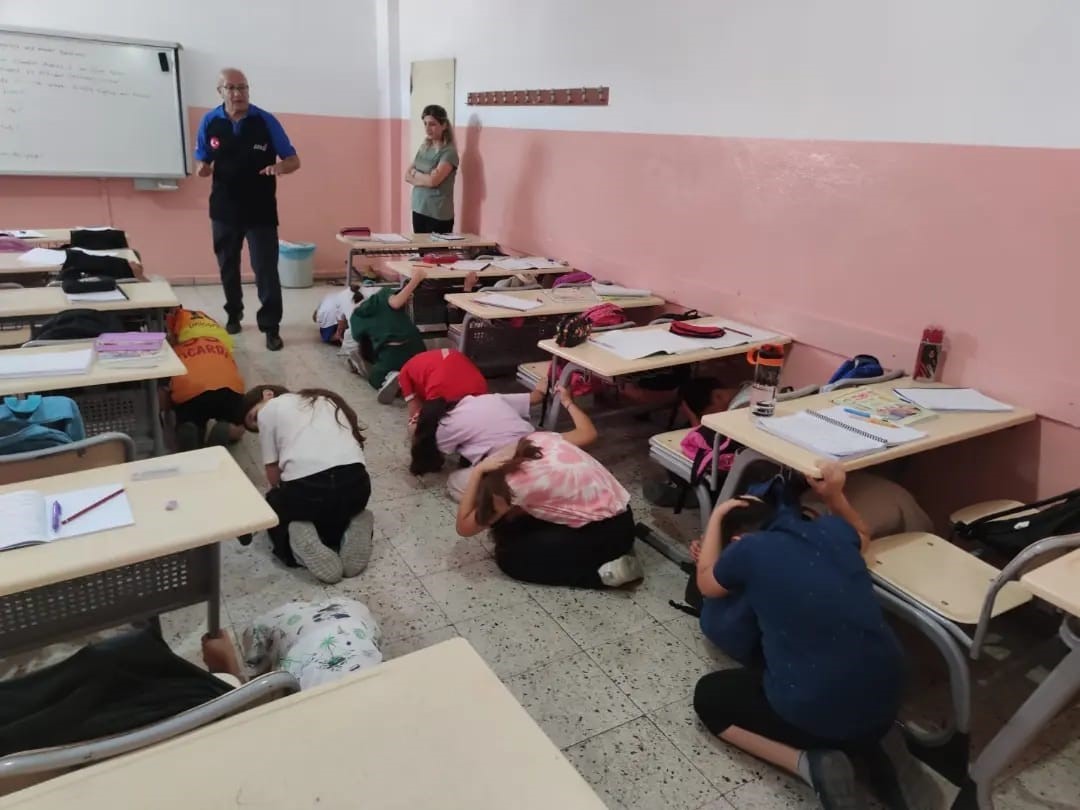 AFAD ekipleri Şırnak’ta öğretmen ve öğrencilere afet eğitimleri verdi