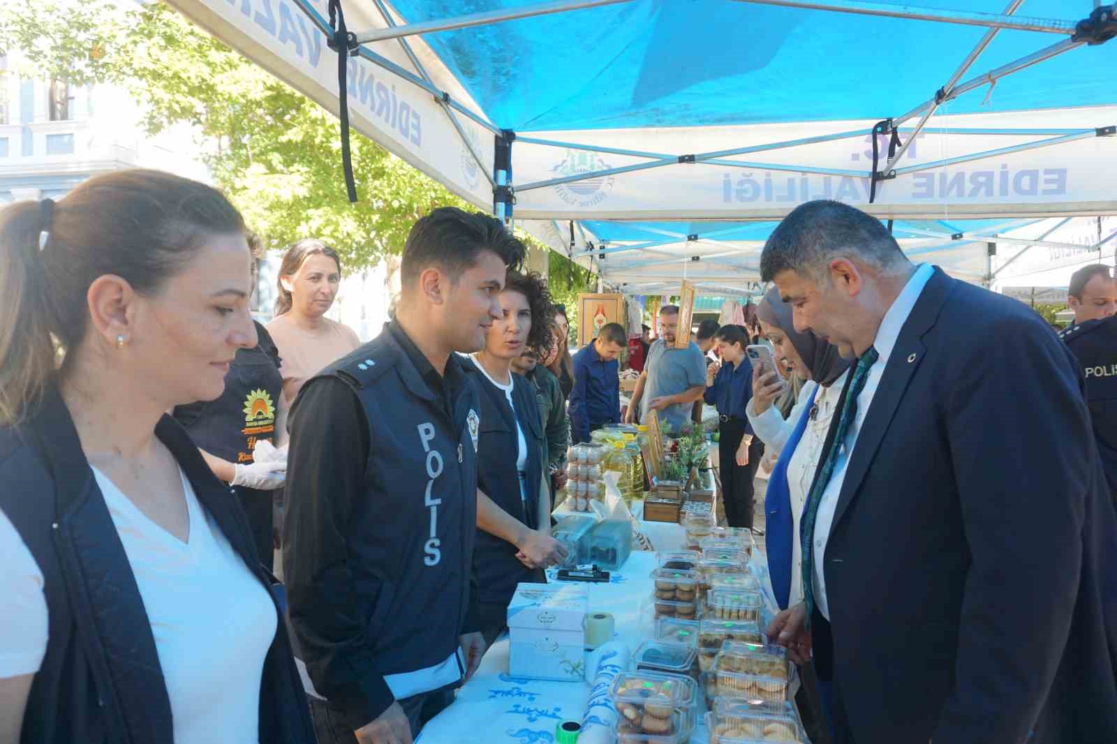 Polis Eşleri Derneği Edirne Şubesi’nden hayır panayırı