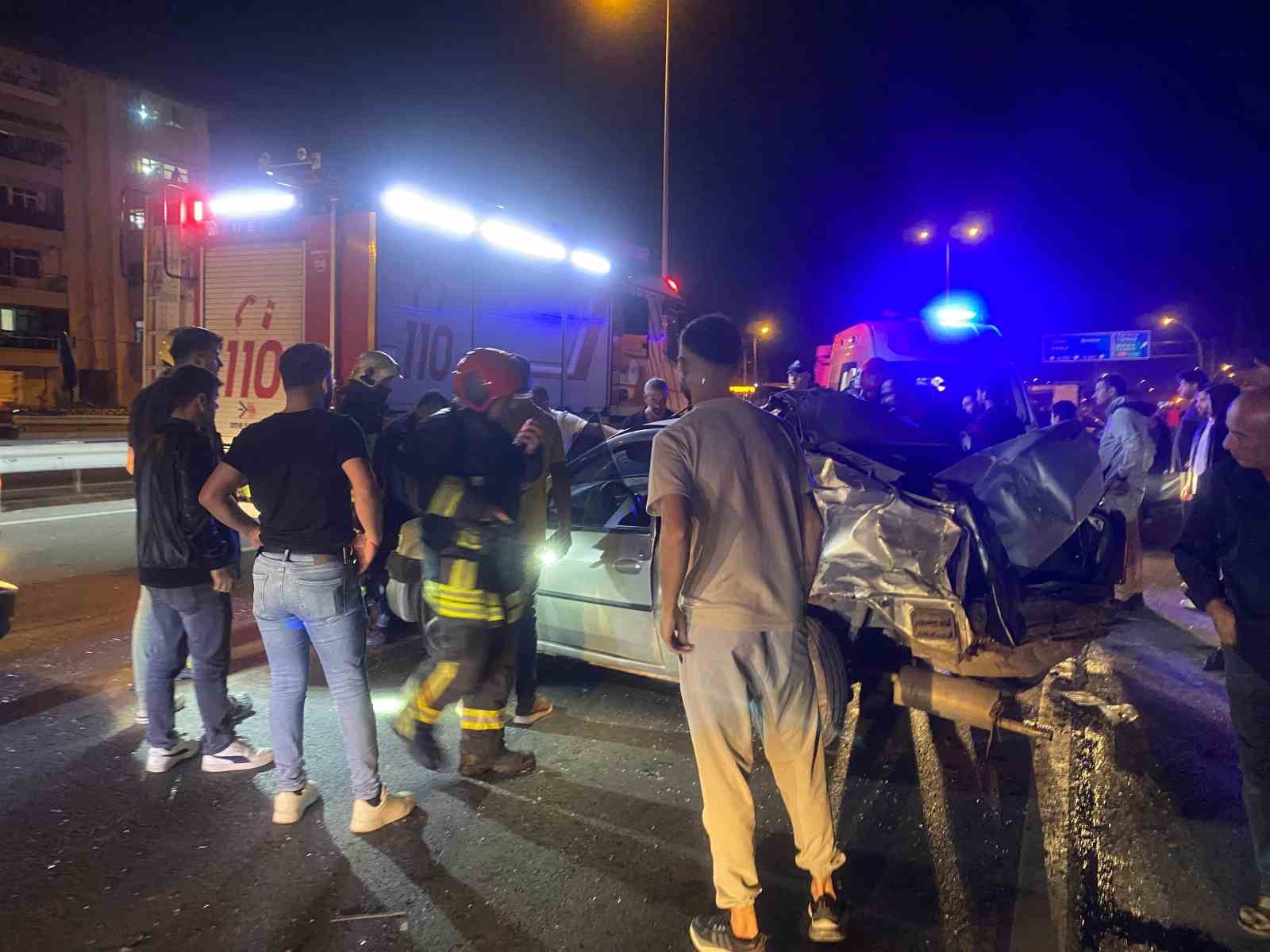 Peş peşe 2 ayrı kaza: 2 kişi yaralanırken, 2 sürücü ise kaçtı