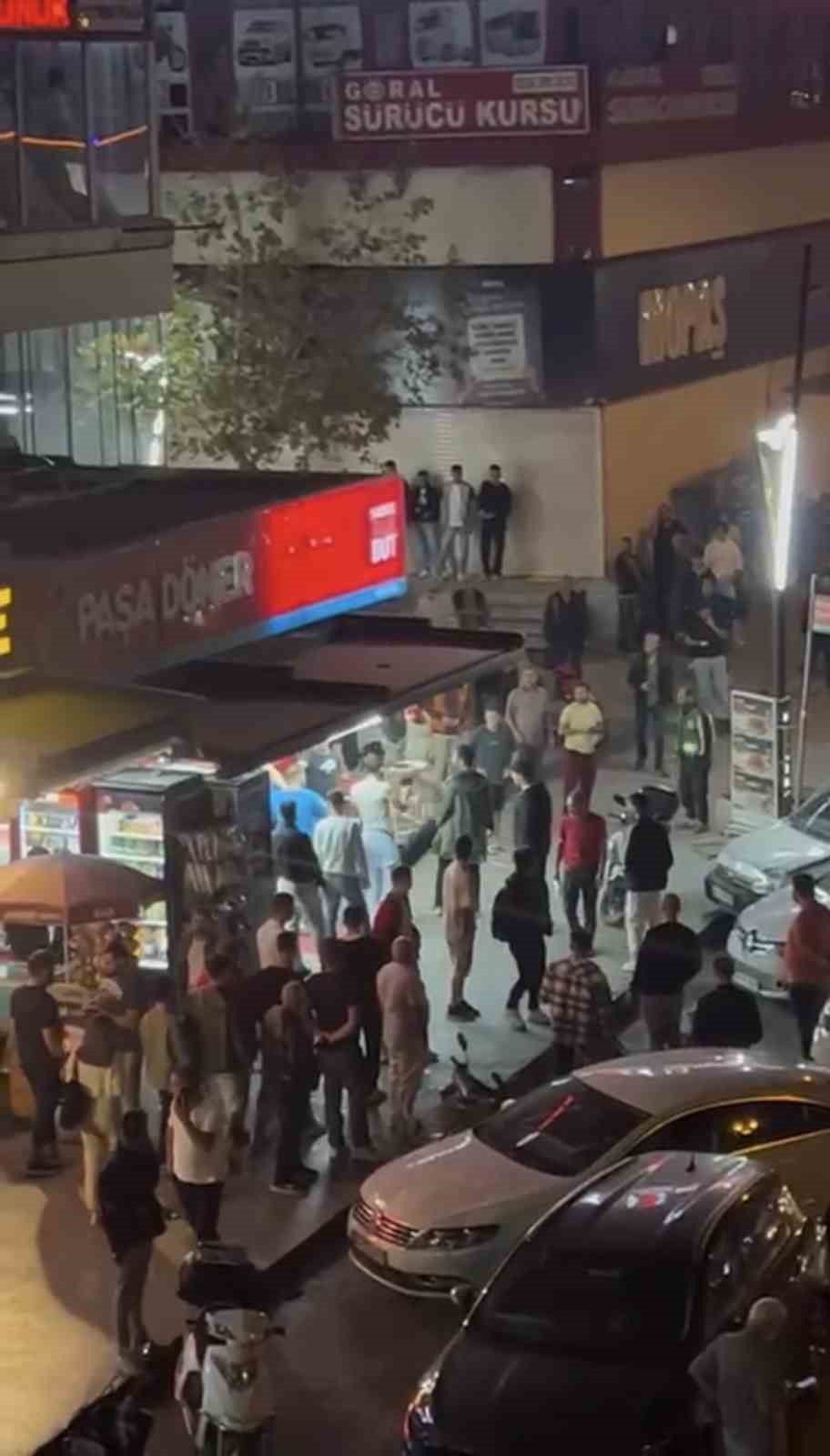 Pendik’te uçan tekmeli kavga kamerada