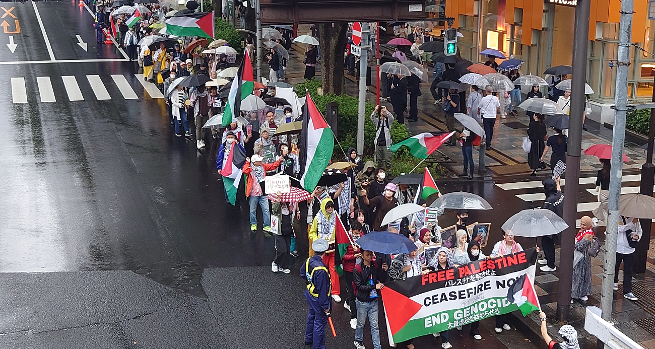 Japonya'da İsrail'in Gazze'deki katliamına karşı protesto yürüyüşü