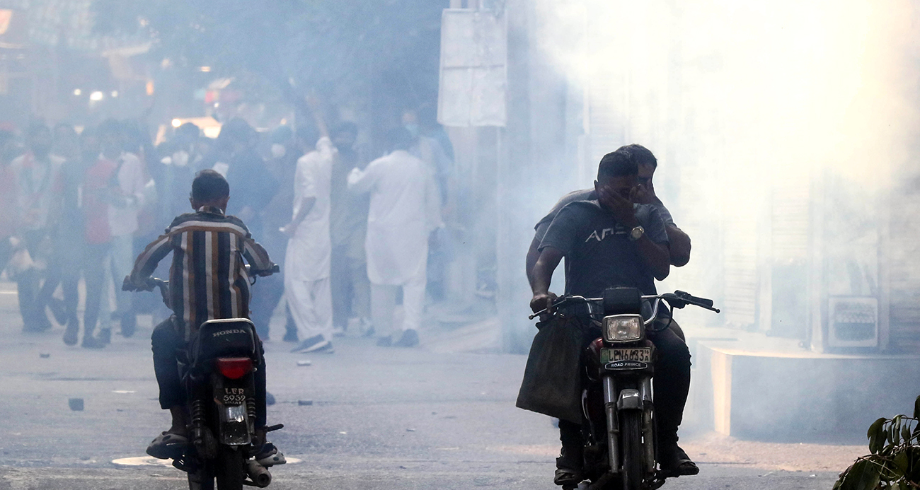 Pakistan'da tansiyon yükseldi!