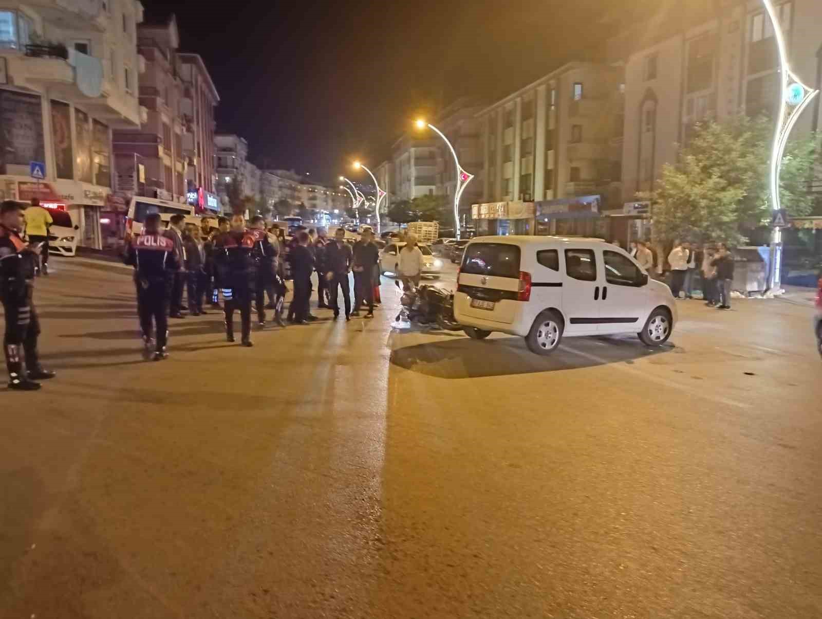 Ankara’da hafif ticari araç ile motosikletli polis ekipleri çarpıştı: 2 polis memuru yaralandı