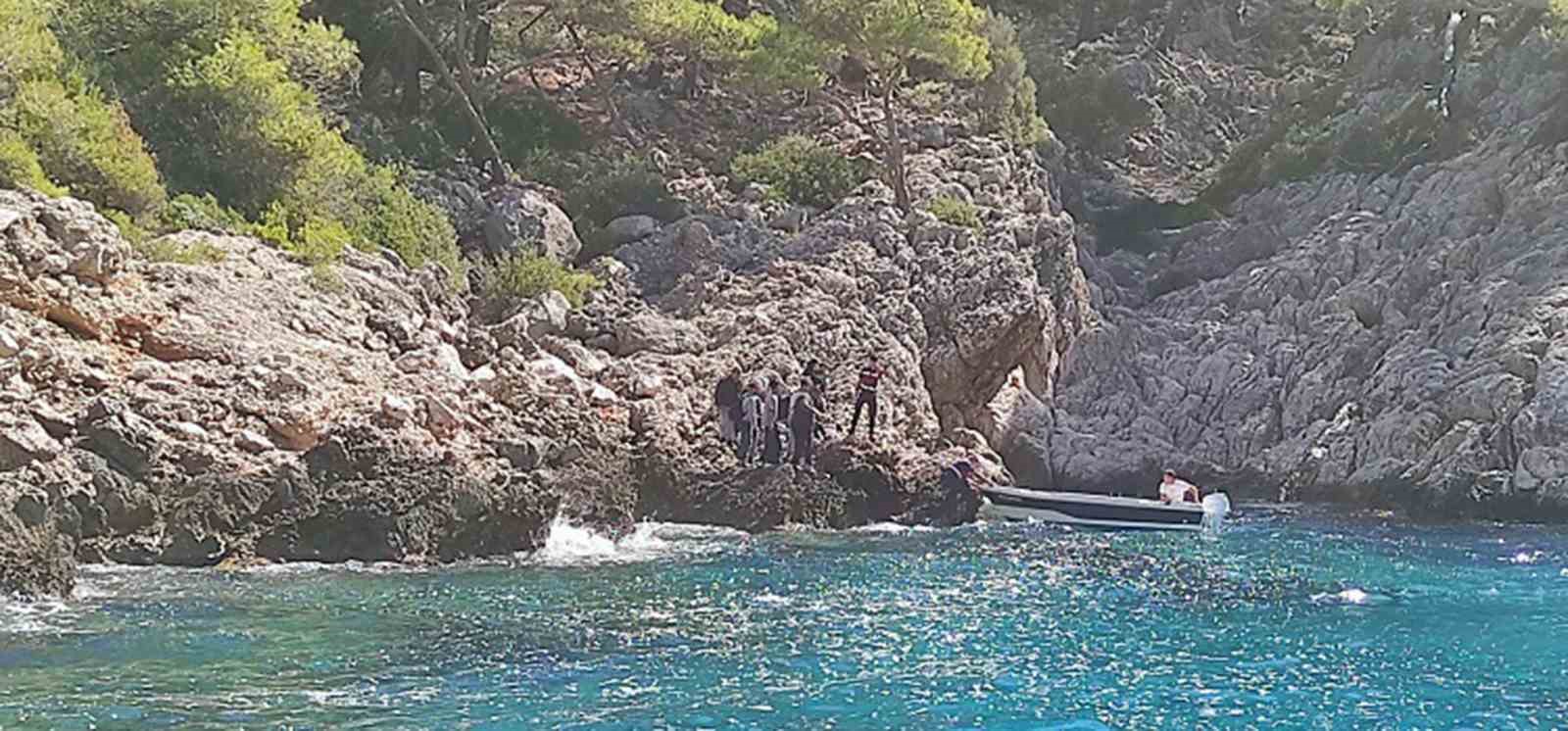 Gemiler koyunda 6 düzensiz göçmen yakalandı