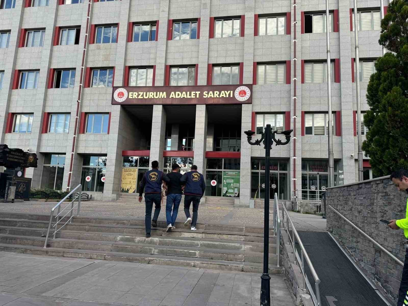 Jandarma Erzurum’da aranan 43 şahsı yakaladı