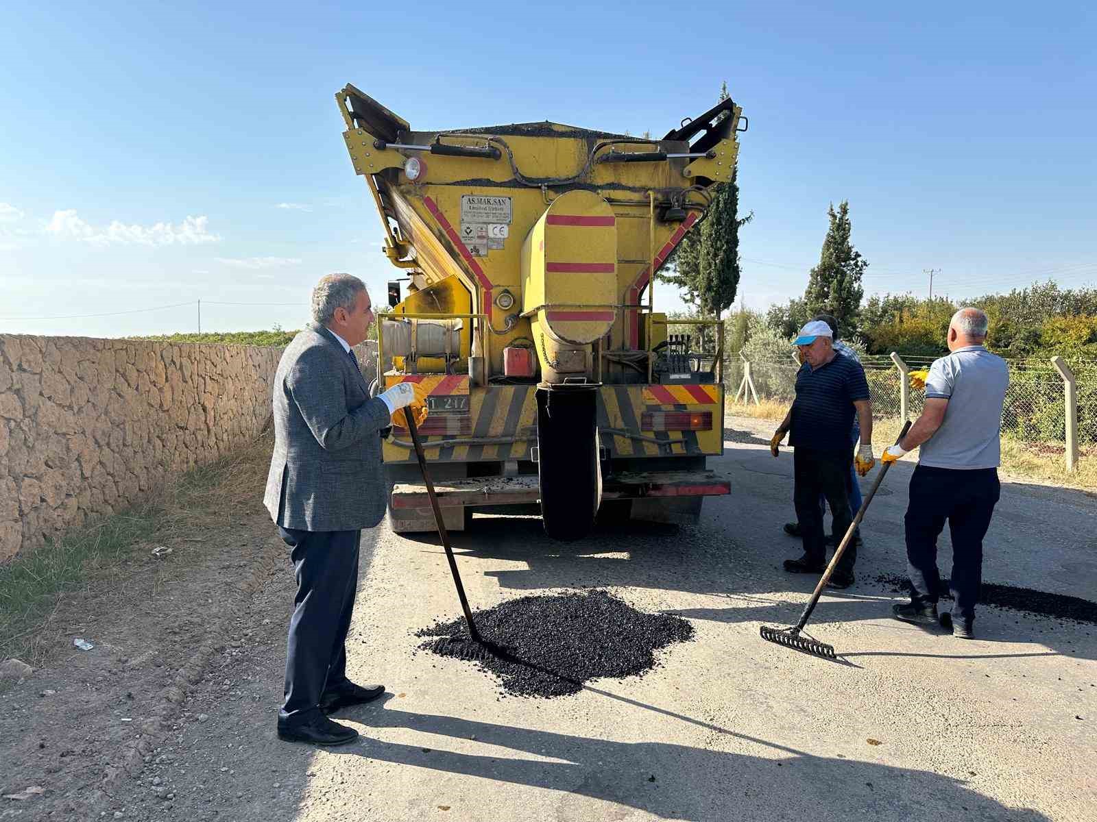 Köy yollarında asfalt çalışması devam ediyor