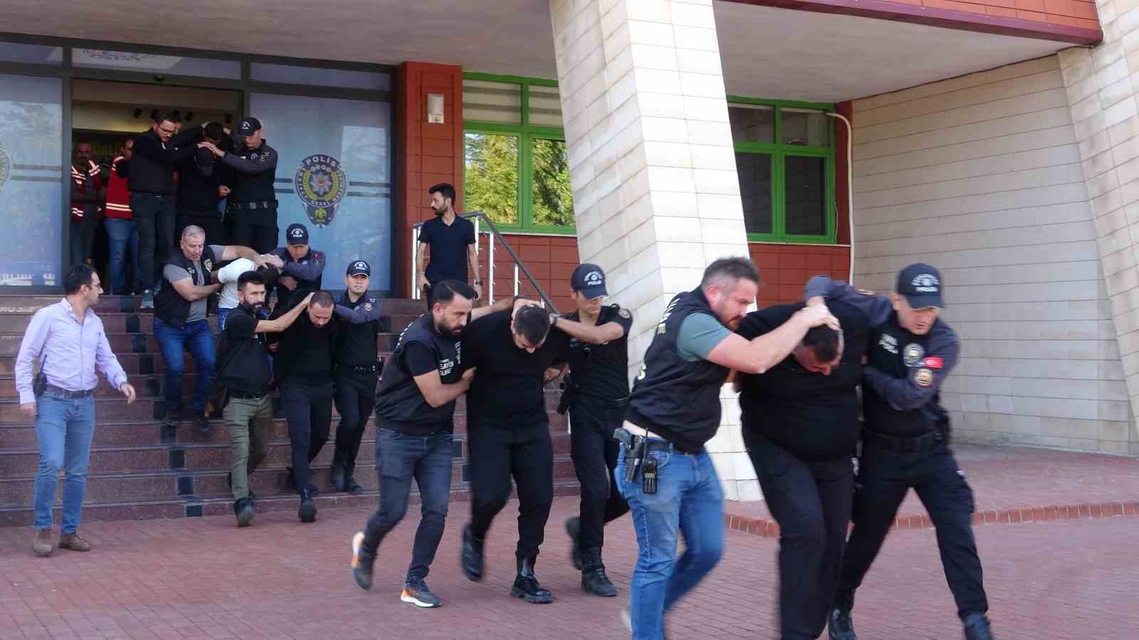 Isparta’da cadde ortasındaki silahlı kavgayla ilgili 9 kişi tutuklandı