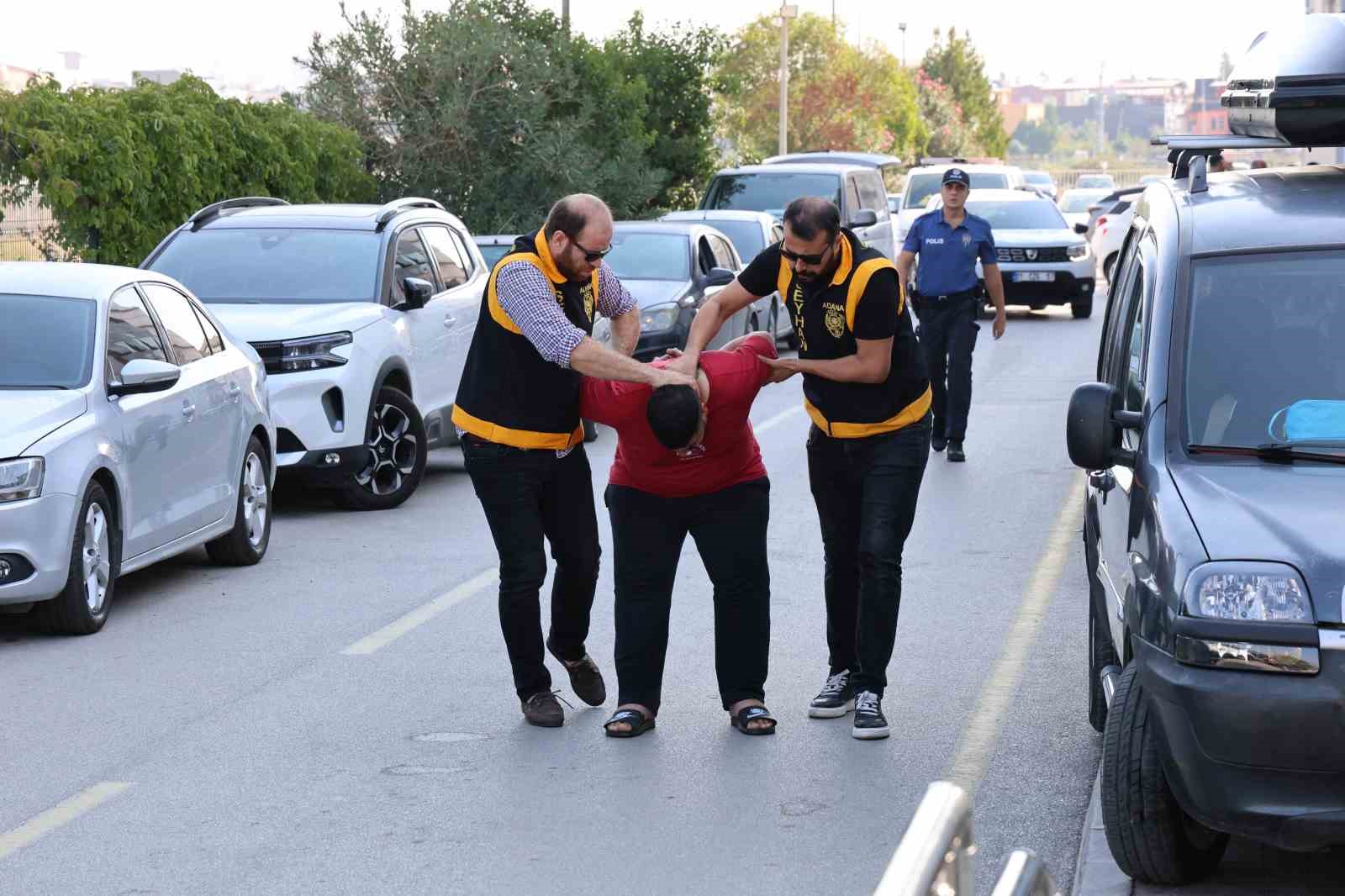 Lise öğrencisini taciz ettiği öne sürülen şüpheliyi Seyhan polisi yakaladı