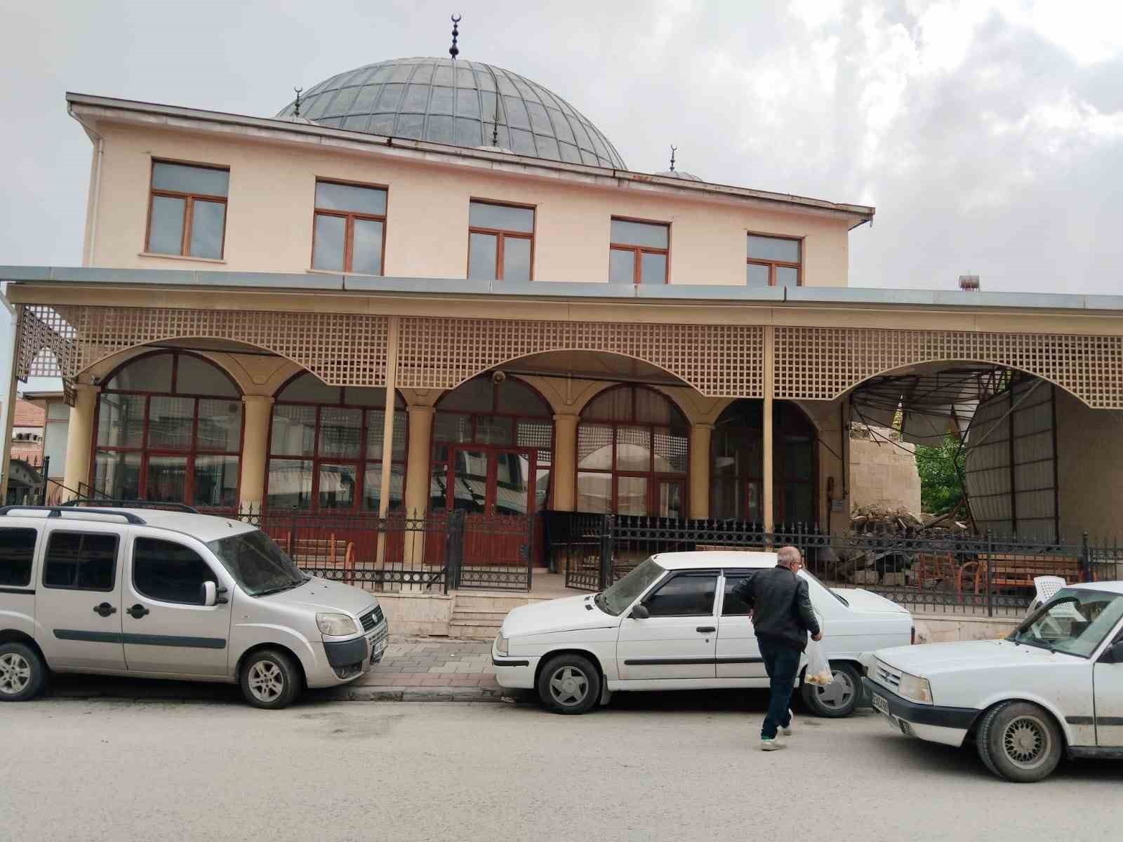 Malatya’da depremde hasar alan tarihi camiler ayağa kaldırılıyor