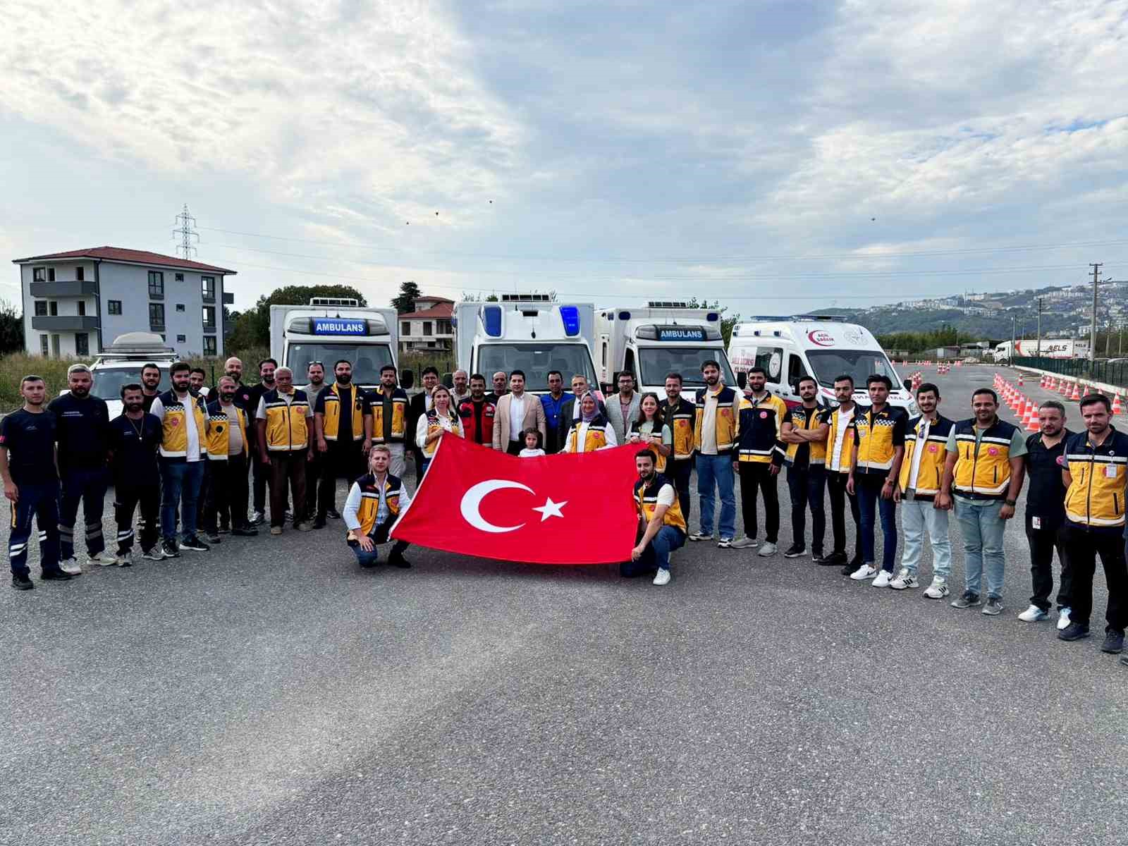 Ambulans şoförlerine güvenli sürüş eğitimi