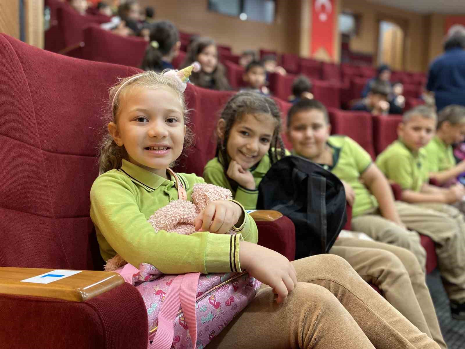 Çocukları hem güldüren hem de bilgilendiren eğlence