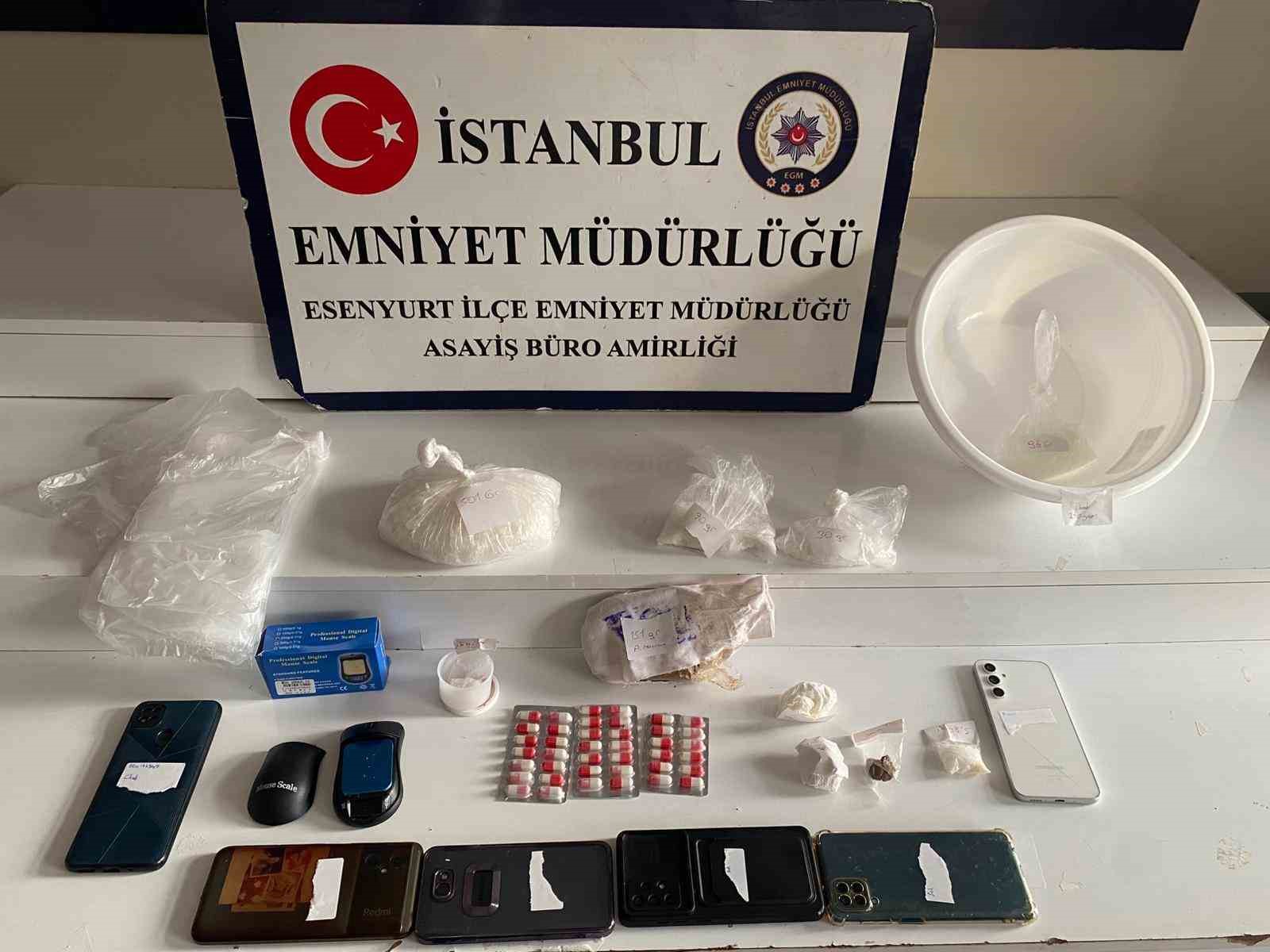 Esenyurt’ta polisin takibe aldığı ev uyuşturucu yuvası çıktı