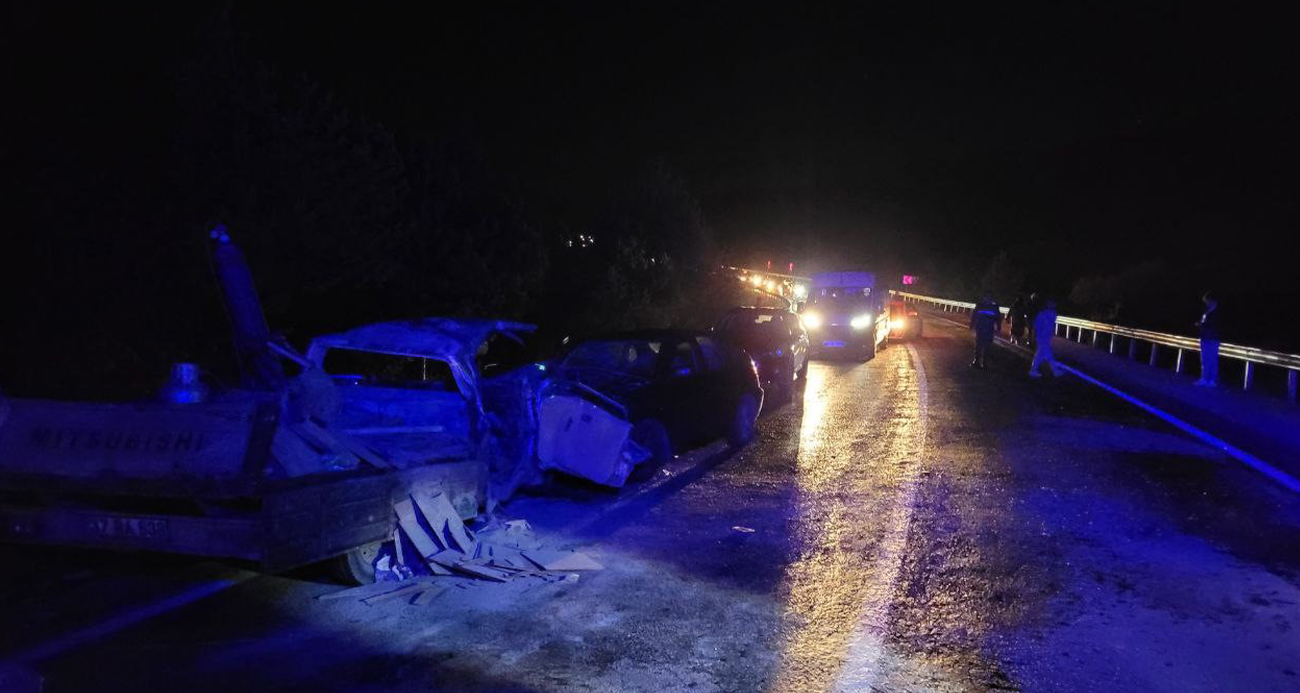 Karabük’te otomobil kamyonetle çarpıştı: 5 yaralı