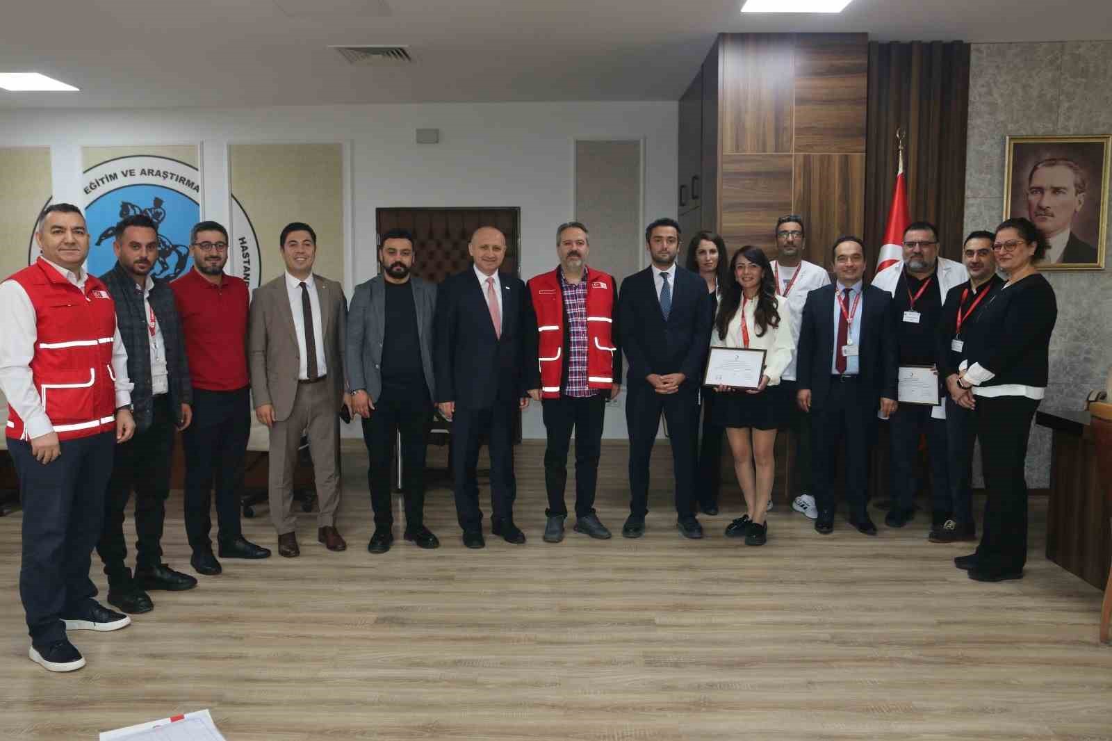 Samsun Eğitim Araştırma Hastanesi’ne Kızılay’dan altın madalya