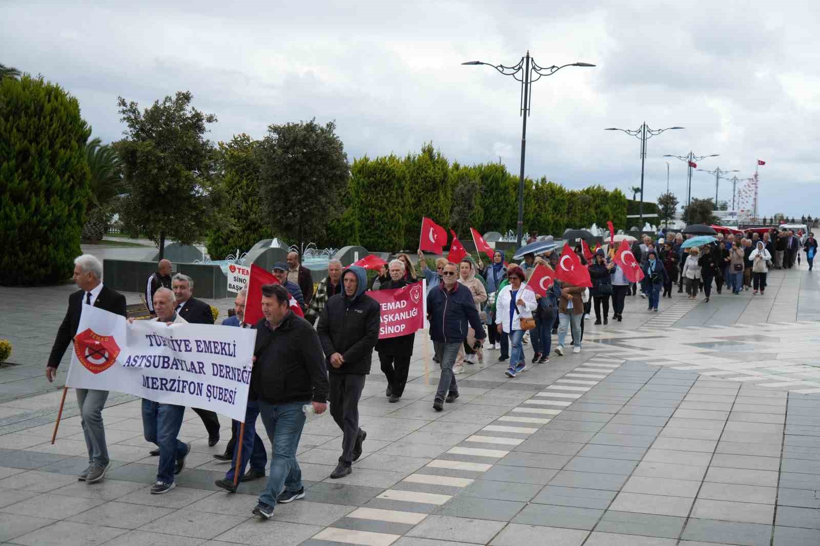 ’17 Ekim Astsubaylar Günü’nde emekli astsubaylardan yürüyüş