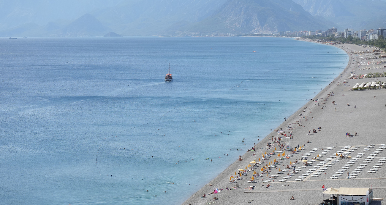 Antalya’nın sabahı kış, öğleni yaz oldu, tatilciler neye uğradığını şaşırdı